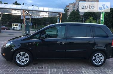 Универсал Opel Zafira 2012 в Ровно