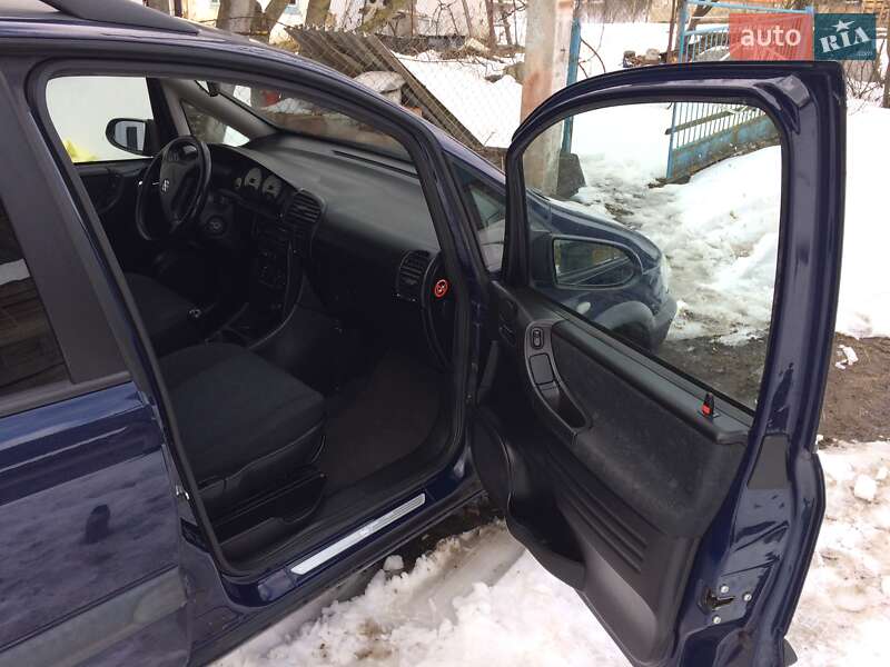 Мінівен Opel Zafira 2002 в Вараші