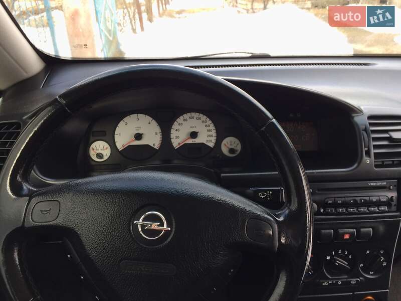 Мінівен Opel Zafira 2002 в Вараші