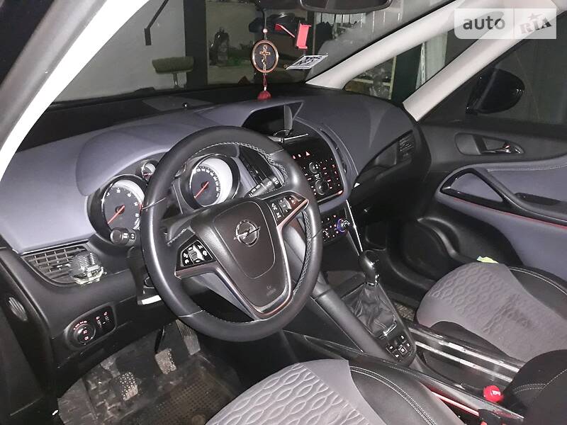 Мінівен Opel Zafira 2014 в 