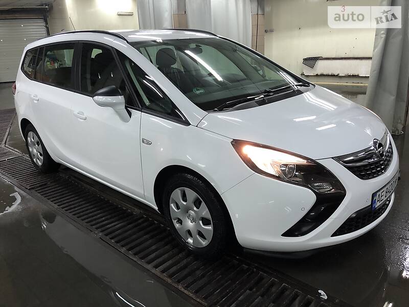 Мінівен Opel Zafira 2016 в 