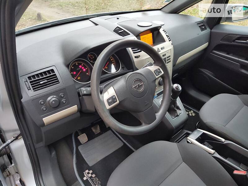 Універсал Opel Zafira 2008 в Звягелі