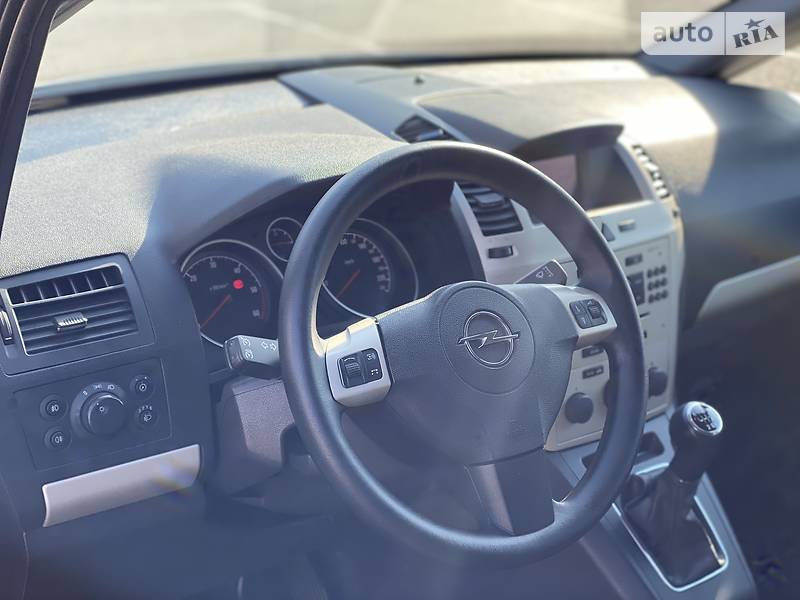 Мінівен Opel Zafira 2008 в Рівному