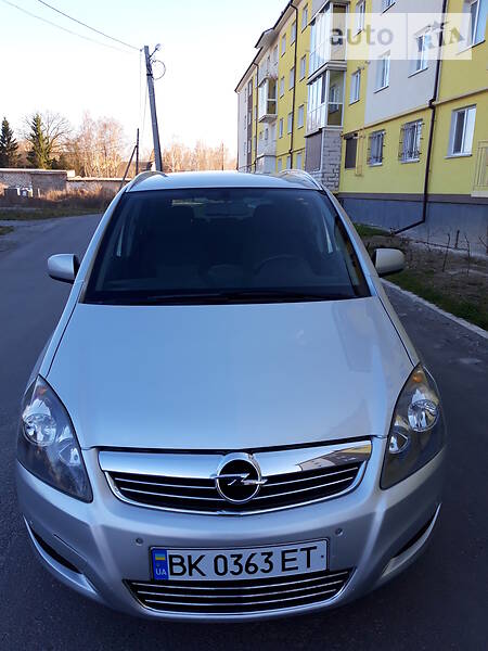 Мінівен Opel Zafira 2010 в Звягелі
