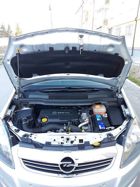 Мінівен Opel Zafira 2010 в Звягелі