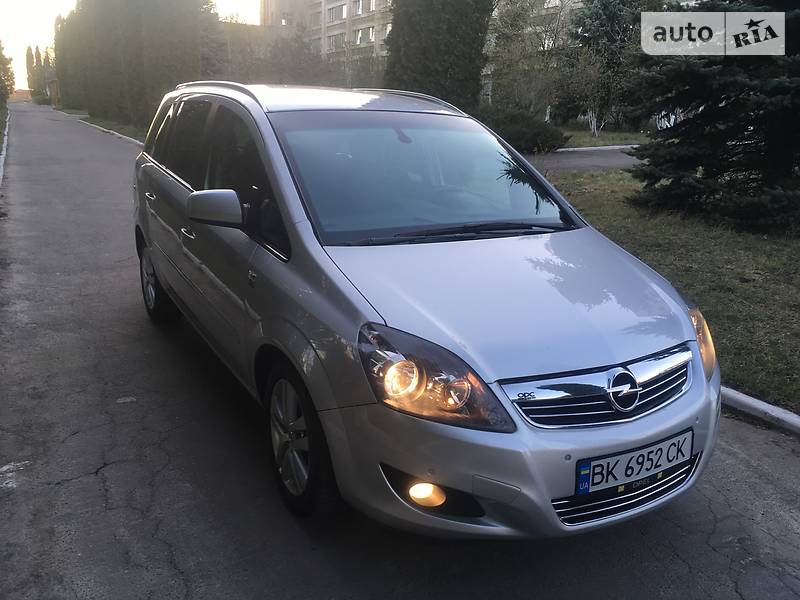 Минивэн Opel Zafira 2009 в Ровно