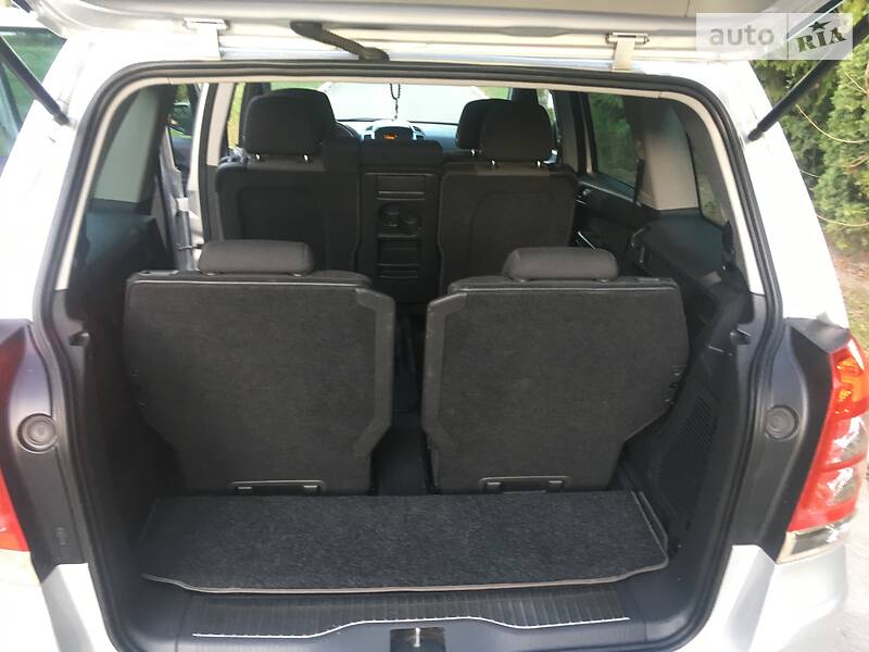 Минивэн Opel Zafira 2009 в Ровно