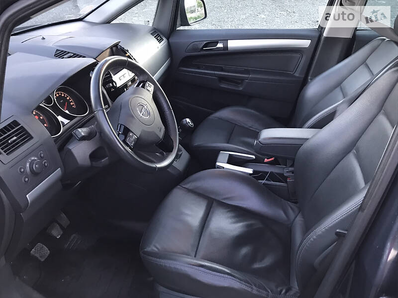 Мінівен Opel Zafira 2010 в Луцьку