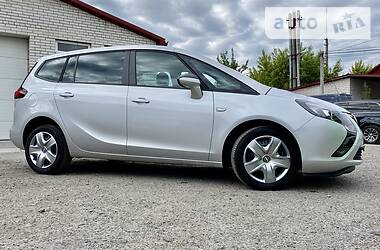 Седан Opel Zafira 2015 в Киеве