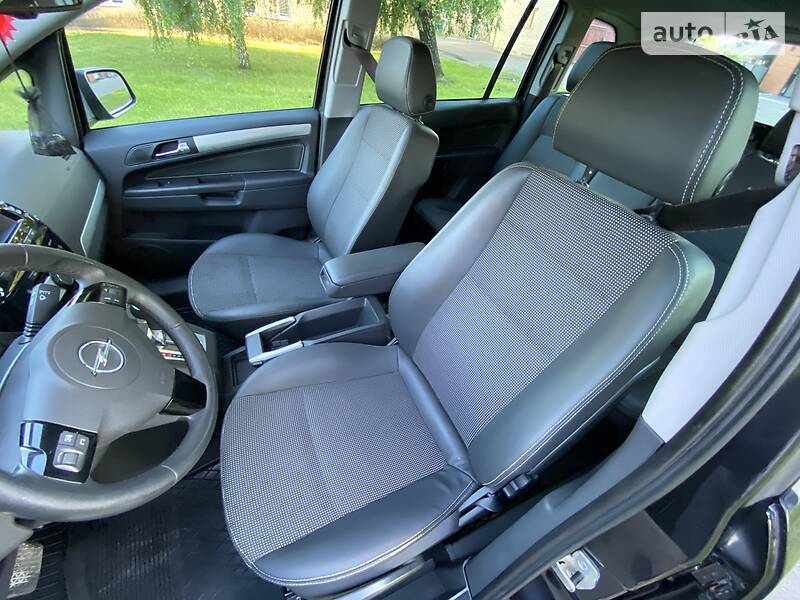 Мінівен Opel Zafira 2010 в Луцьку