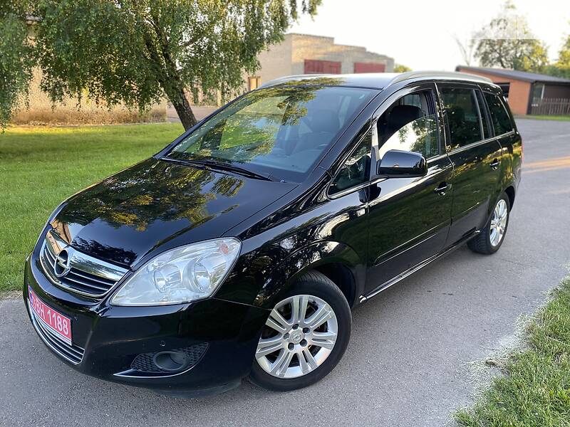 Минивэн Opel Zafira 2010 в Луцке