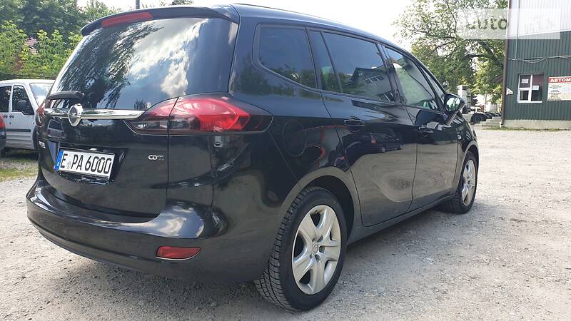 Універсал Opel Zafira 2014 в Івано-Франківську