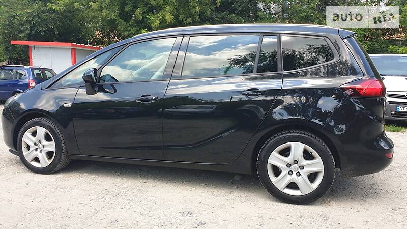 Універсал Opel Zafira 2014 в Івано-Франківську