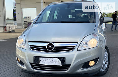 Минивэн Opel Zafira 2008 в Ровно