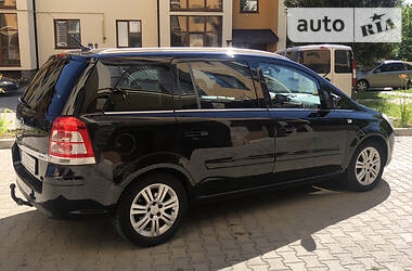 Минивэн Opel Zafira 2010 в Черновцах