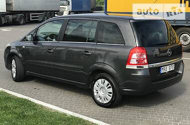 Универсал Opel Zafira 2011 в Ровно