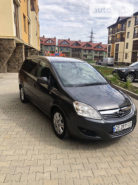 Мінівен Opel Zafira 2011 в Чернівцях