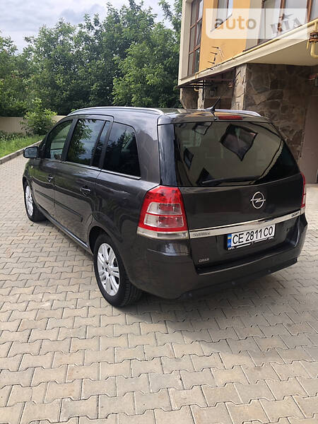 Мінівен Opel Zafira 2011 в Чернівцях