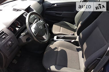 Минивэн Opel Zafira 2010 в Луцке