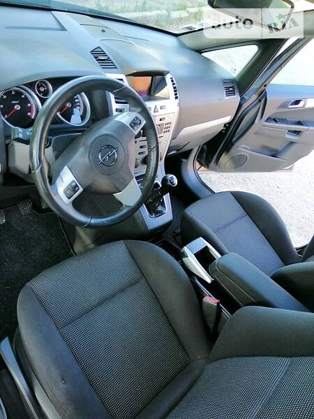 Минивэн Opel Zafira 2009 в Золочеве