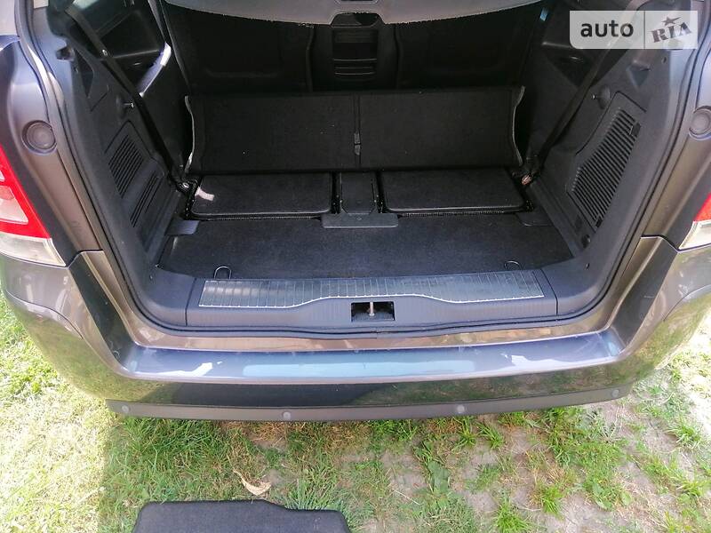 Минивэн Opel Zafira 2009 в Золочеве