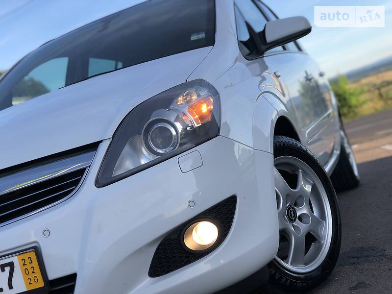 Мінівен Opel Zafira 2009 в Дрогобичі