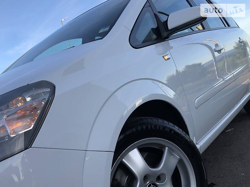 Мінівен Opel Zafira 2009 в Дрогобичі