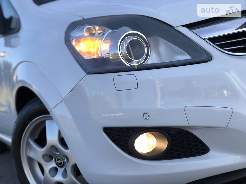 Мінівен Opel Zafira 2009 в Дрогобичі