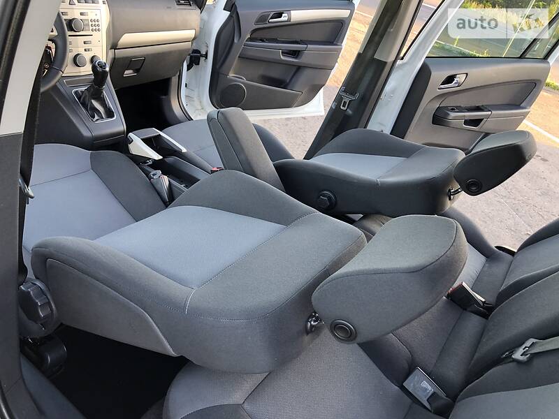 Мінівен Opel Zafira 2009 в Дрогобичі