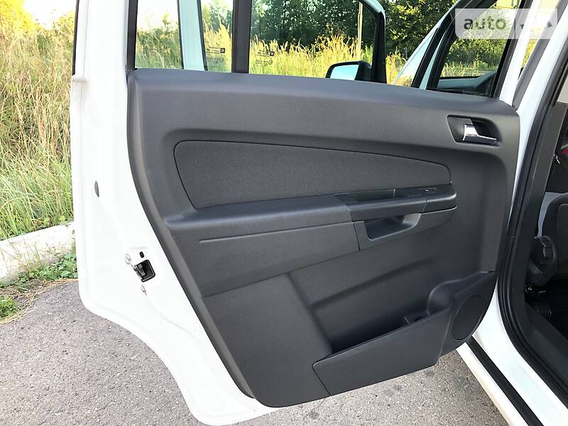 Мінівен Opel Zafira 2009 в Дрогобичі