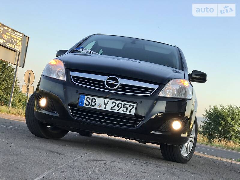 Мінівен Opel Zafira 2010 в Дрогобичі