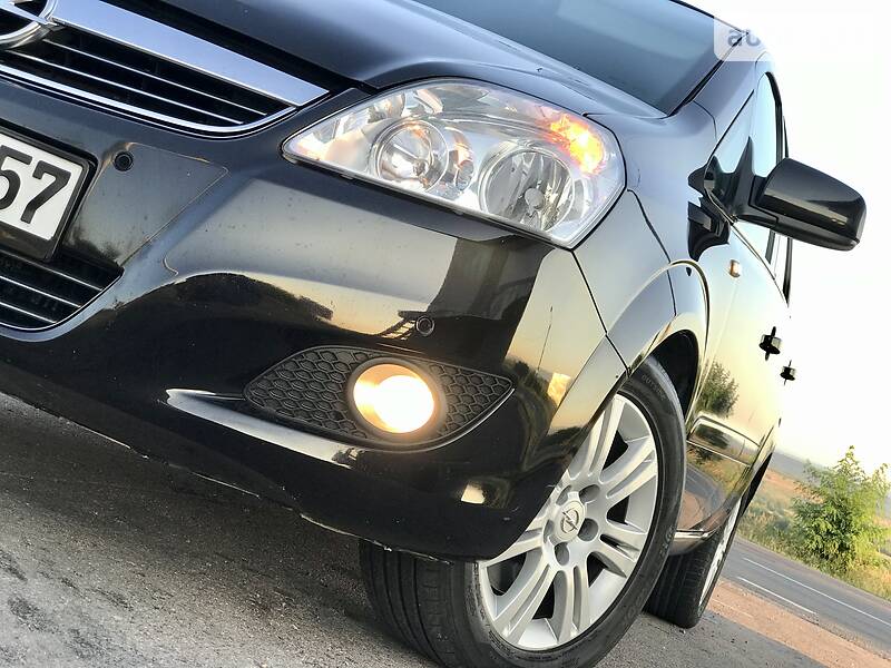 Мінівен Opel Zafira 2010 в Дрогобичі