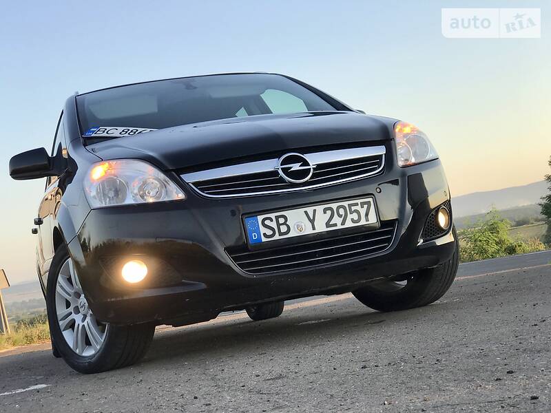 Мінівен Opel Zafira 2010 в Дрогобичі