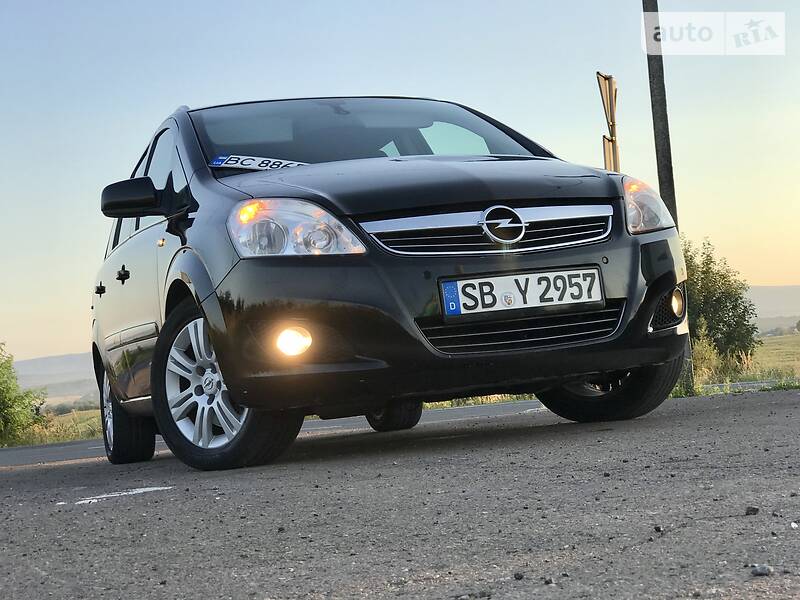 Мінівен Opel Zafira 2010 в Дрогобичі