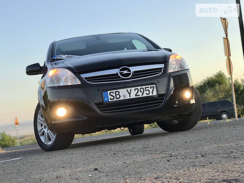 Мінівен Opel Zafira 2010 в Дрогобичі