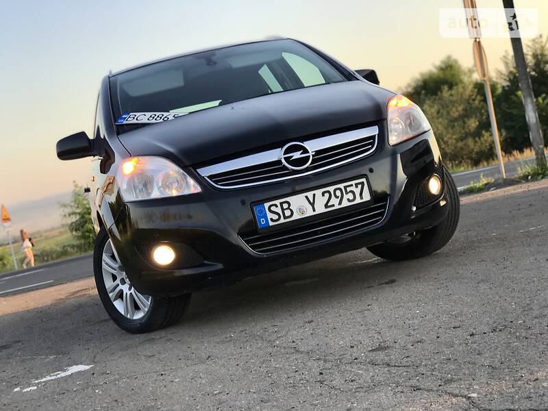 Мінівен Opel Zafira 2010 в Дрогобичі