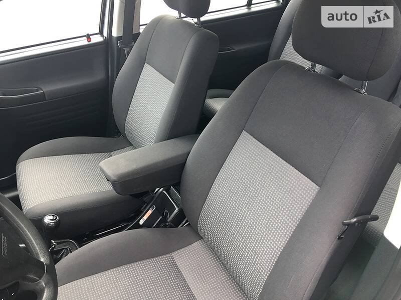 Універсал Opel Zafira 2003 в Вінниці