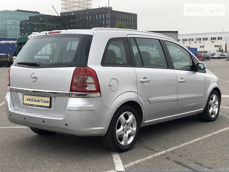 Универсал Opel Zafira 2008 в Киеве