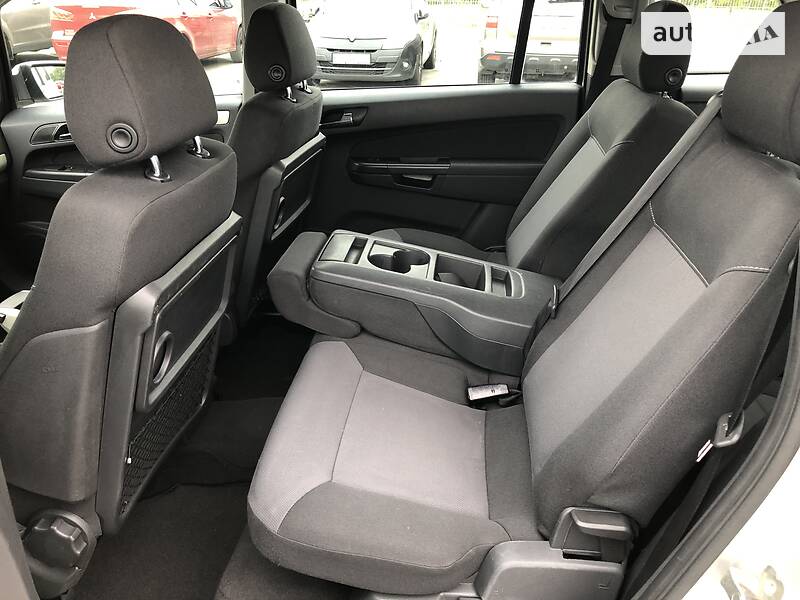 Универсал Opel Zafira 2008 в Киеве