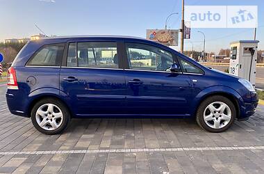 Минивэн Opel Zafira 2008 в Киеве