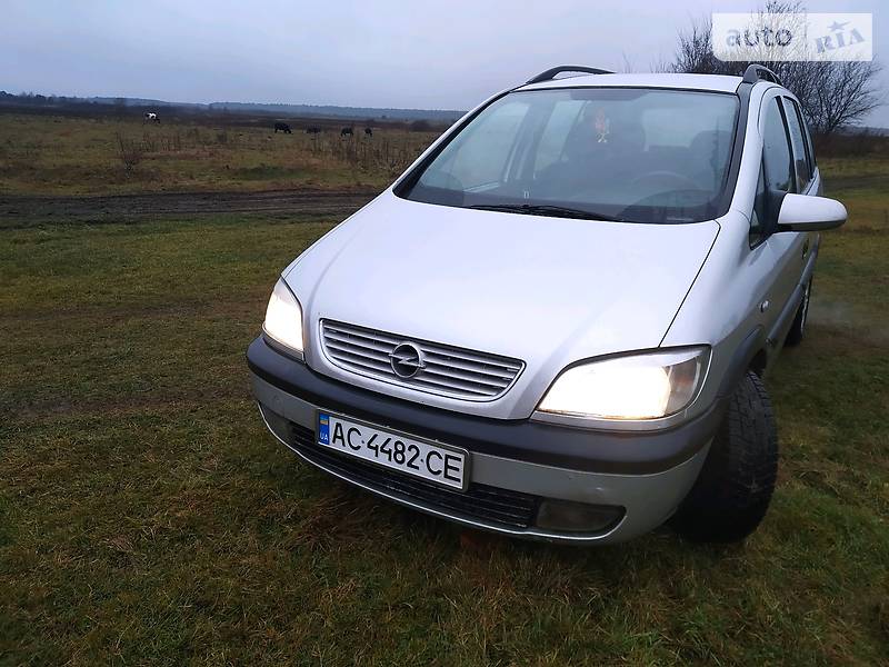 Минивэн Opel Zafira 2000 в Киверцах