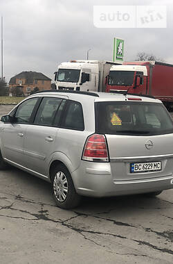 Универсал Opel Zafira 2005 в Городке