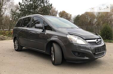 Минивэн Opel Zafira 2011 в Городке