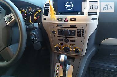 Минивэн Opel Zafira 2008 в Угледаре