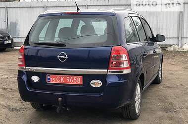 Минивэн Opel Zafira 2010 в Киеве