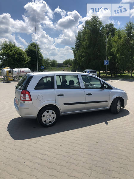 Минивэн Opel Zafira 2009 в Луцке