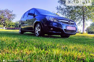 Минивэн Opel Zafira 2009 в Луцке