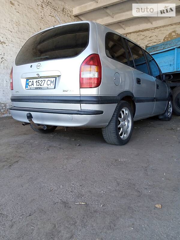 Минивэн Opel Zafira 1999 в Золотоноше