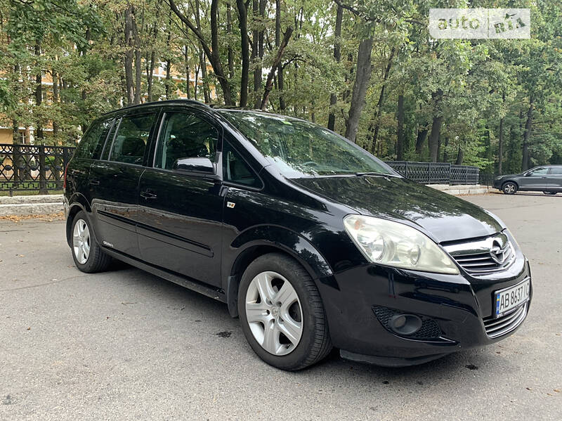 Opel Zafira model 2009 7 mest