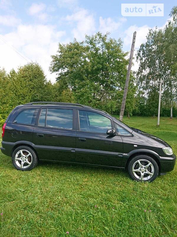 Минивэн Opel Zafira 2001 в Ивано-Франковске